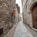 Saint Francis أسيسي